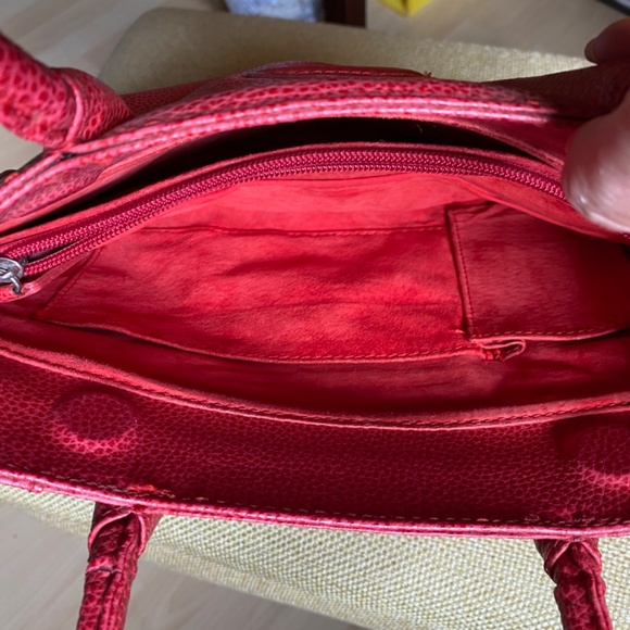 JP Tod's Handbag genuine red leather, suede lining, 2 handles, brass feet. Italy - Picture 5 of 14